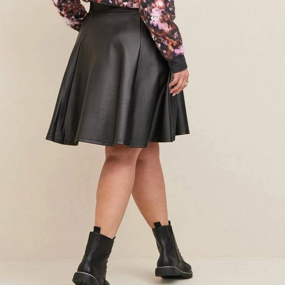 New Sexy Torrid 00 (size 10) Faux Leather‎ Coated Studio Luxe Skater Black Skirt